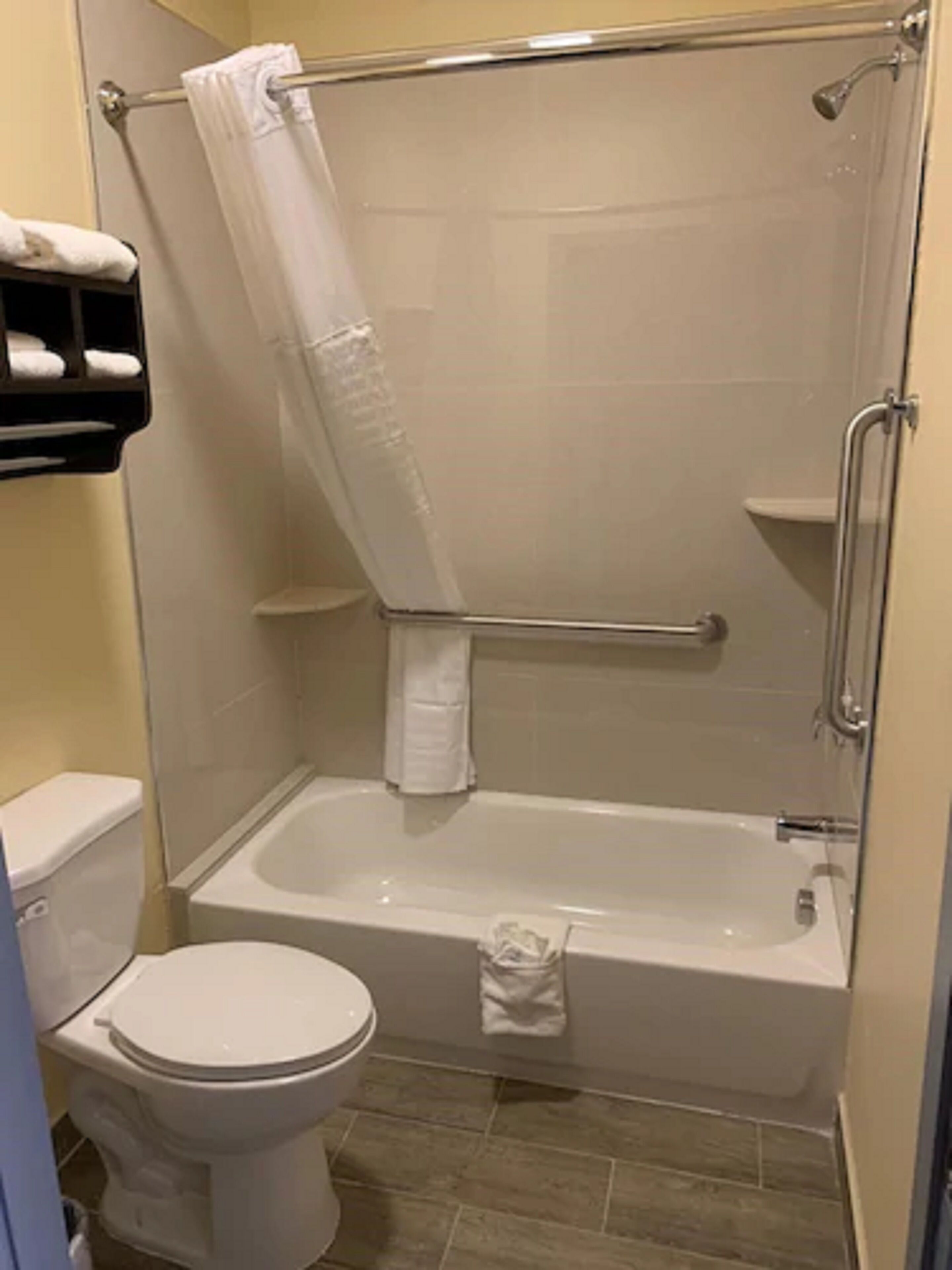 combined shower/bathtub, deep-soaking bathtub, free toiletries