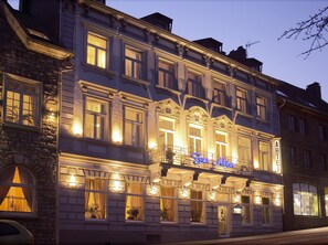 Front of property - evening/night - Design Hotel Zur Abtei (Aachen)