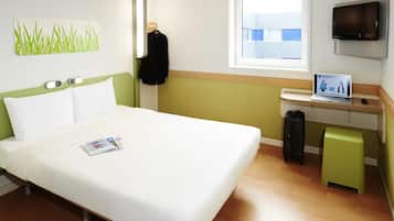 Habitación, 1 cama doble | Escritorio, wifi gratis, ropa de cama