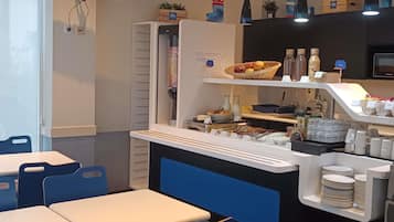 Petit déjeuner buffet servi tous les jours en supplément