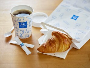 Daily buffet breakfast for a fee - ibis budget Alicante (Alicante)