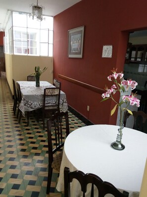 المنشأة من الداخل