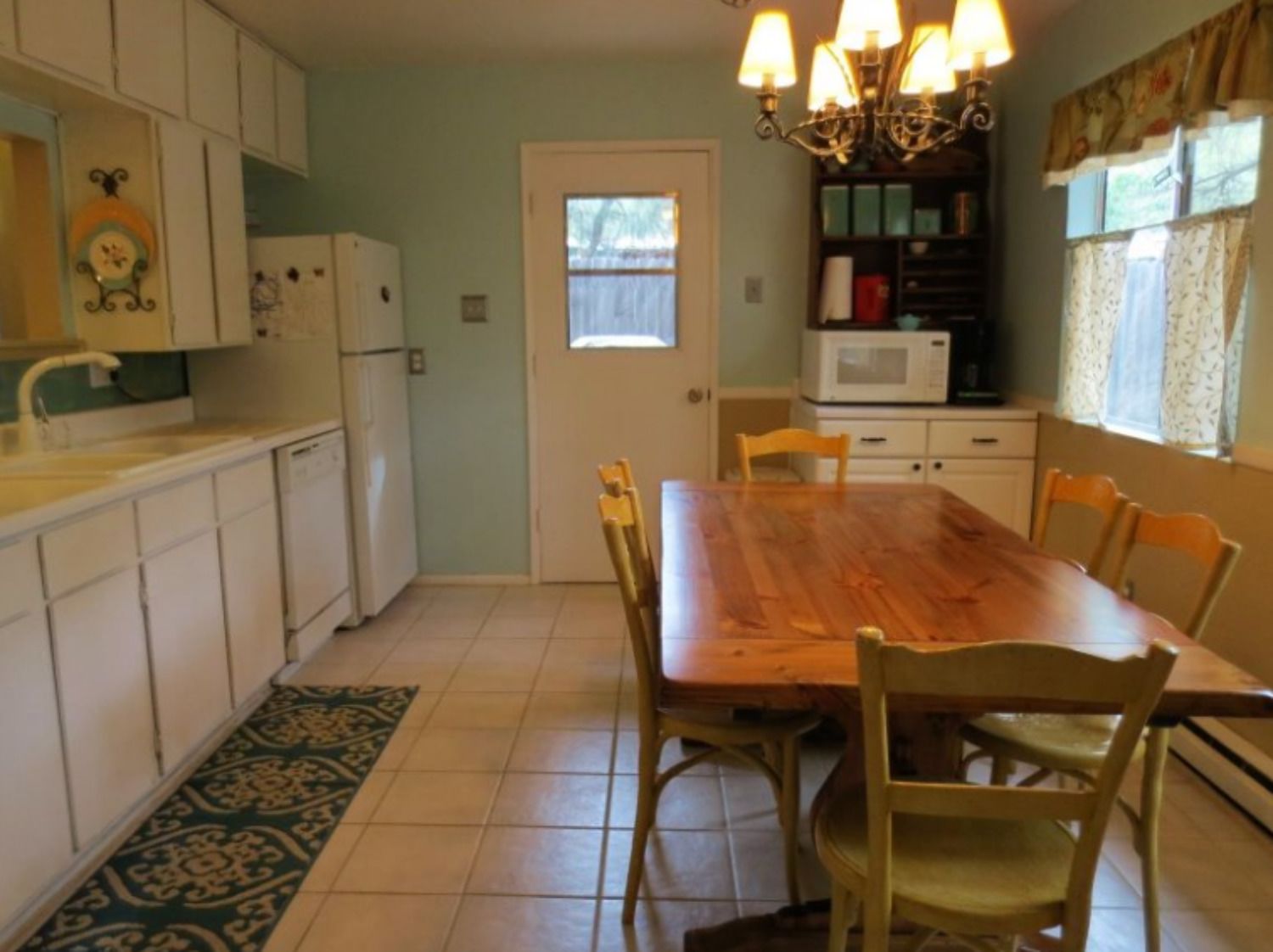 Standard Room | Private kitchen | Fridge, microwave, oven, dishwasher