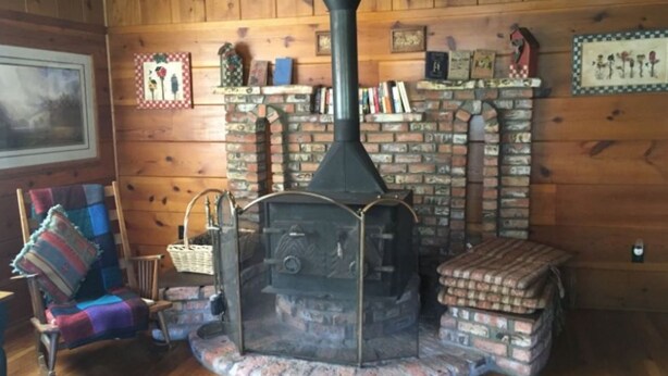 Standard Room | Living area | TV, DVD player - Limberlost Cabin (Prescott)