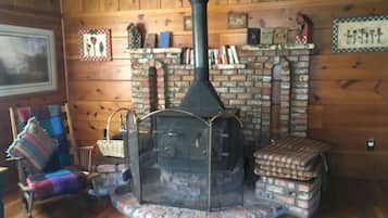 Standard Room | Living area | TV, DVD player