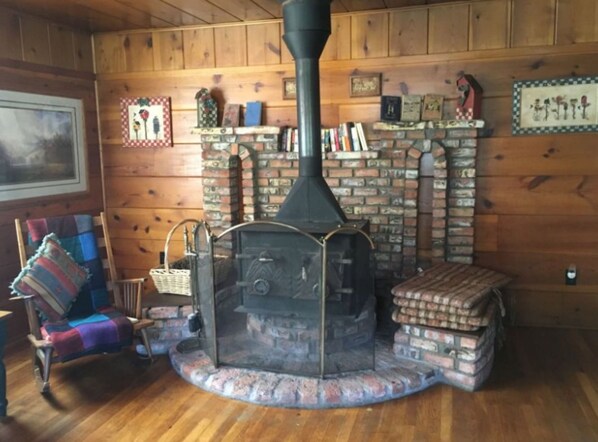 Standard Room | Living area | TV, DVD player