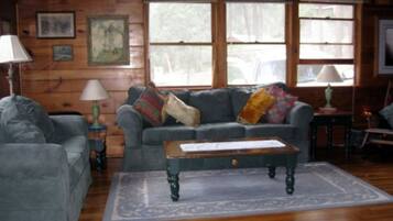 Standard Room | Living area | TV, DVD player