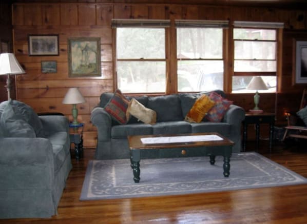 Standard Room | Living area | TV, DVD player