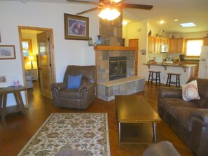 Habitación estándar | Sala de estar | Televisión 