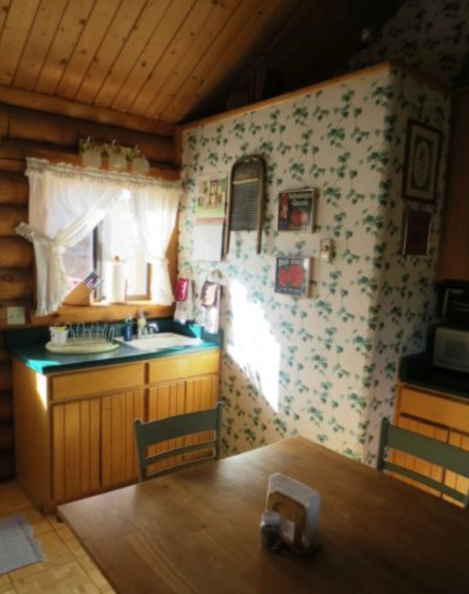 Standard Room | Private kitchen | Fridge, coffee/tea maker