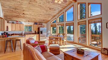 Standard Room | Living room | TV, DVD player