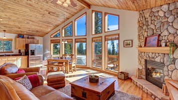 Standard Room | Living room | TV, DVD player