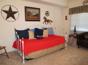 Quarto standard | Área de estar | TV