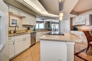 Standardzimmer | Eigene Küche | Kühlschrank, Mikrowelle, Wasserkocher mit Kaffee-/Teezubehör