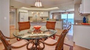 Standard Room | In-room dining - 2003 Grand Coquina - 3 Bedroom 3 Bath - Luxury at its Finest (Daytona Beach Shores)