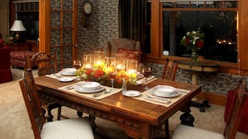 Kamar Standar | Makan di kamar