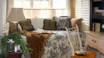 Kamar Standar | Area keluarga | TV dan pemutar DVD