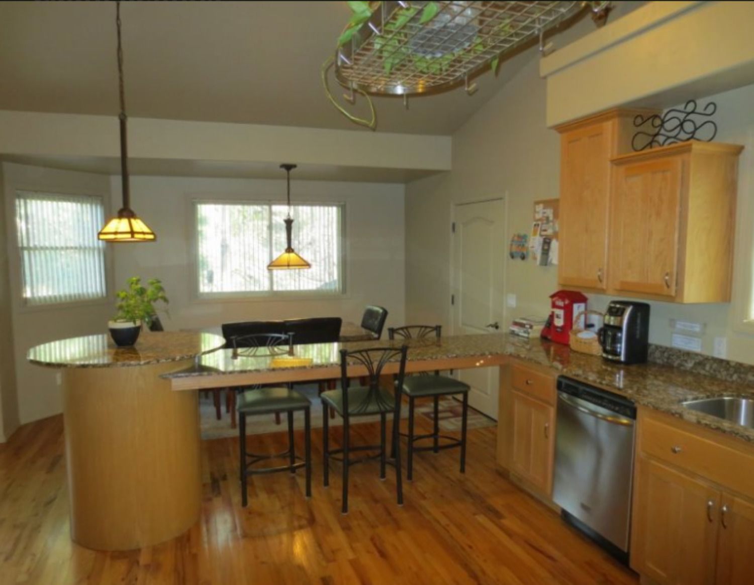 Standard Room | Private kitchen | Fridge, microwave, oven, dishwasher