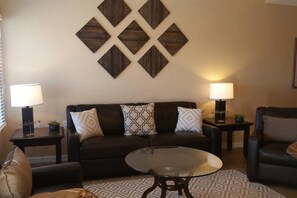 Standardzimmer | Wohnzimmer | Fernseher, DVD-Player