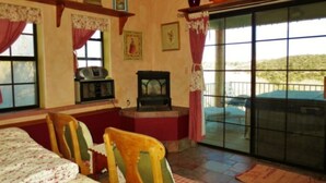 Unclassified image, 3 of 11, button - Creek Cottage (Prescott)