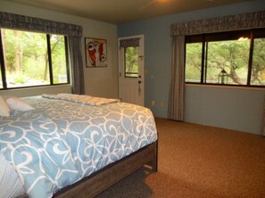 Standaard kamer | 3 slaapkamers, een bureau, een strijkplank/strijkijzer, gratis wifi