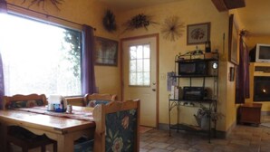 Habitación estándar | Servicio de comidas en la habitación