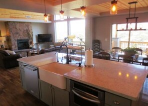 Standard Room | Private kitchen | Fridge, microwave, oven, dishwasher - Willow Manor (Prescott)