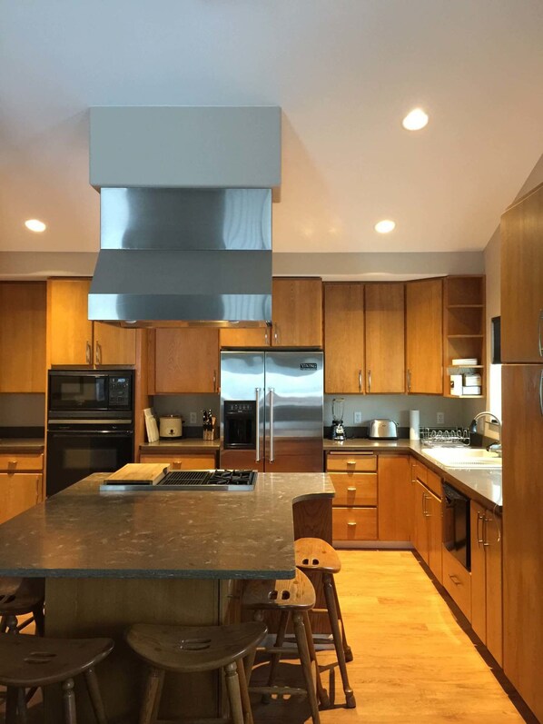 Standard Room | Private kitchen - Lakeview Retreat (Big Lake)
