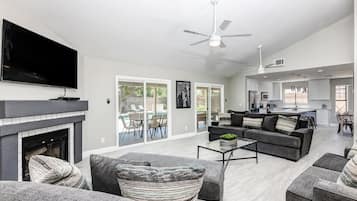 Standard Room | Living area | TV