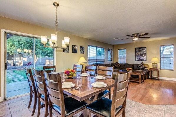 Standard Room | In-room dining