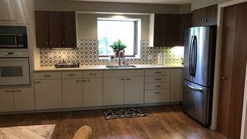 Standard Room | Private kitchen | Fridge, coffee/tea maker