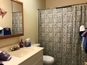 標準客房 | 浴室 | 獨立浴缸和淋浴設備、吹風機