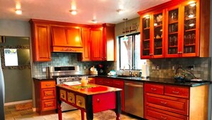 Standard Room | Private kitchen - Sweet Retreat (Prescott)