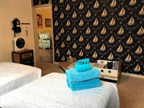 Standard Room | 5 bedrooms, desk, iron/ironing board, free WiFi - Sweet Retreat (Prescott)