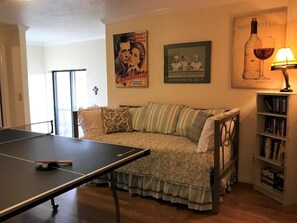 標準客房 | 客廳 | 電視、DVD 播放機