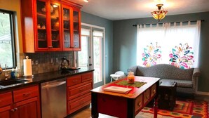 Standard Room | Private kitchen - Sweet Retreat (Prescott)