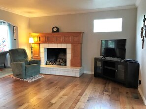 標準客房 | 客廳 | 電視、DVD 播放機