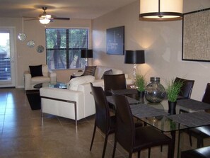 Living area - The Greens at Ventana Canyon 11259E (Tucson)