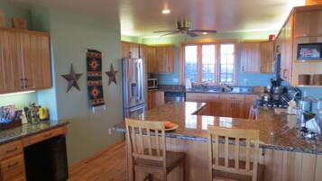 Standard Room | In-room dining