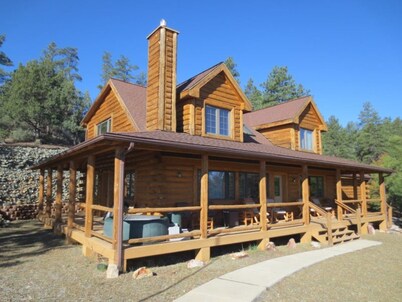 Lone Pine Lodge