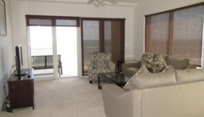 Standard Room | Living area | TV - Southeast Corner Offering Great Ocean Views 705 Sanibel - 3 BR 3 BA (Daytona Beach Shores)