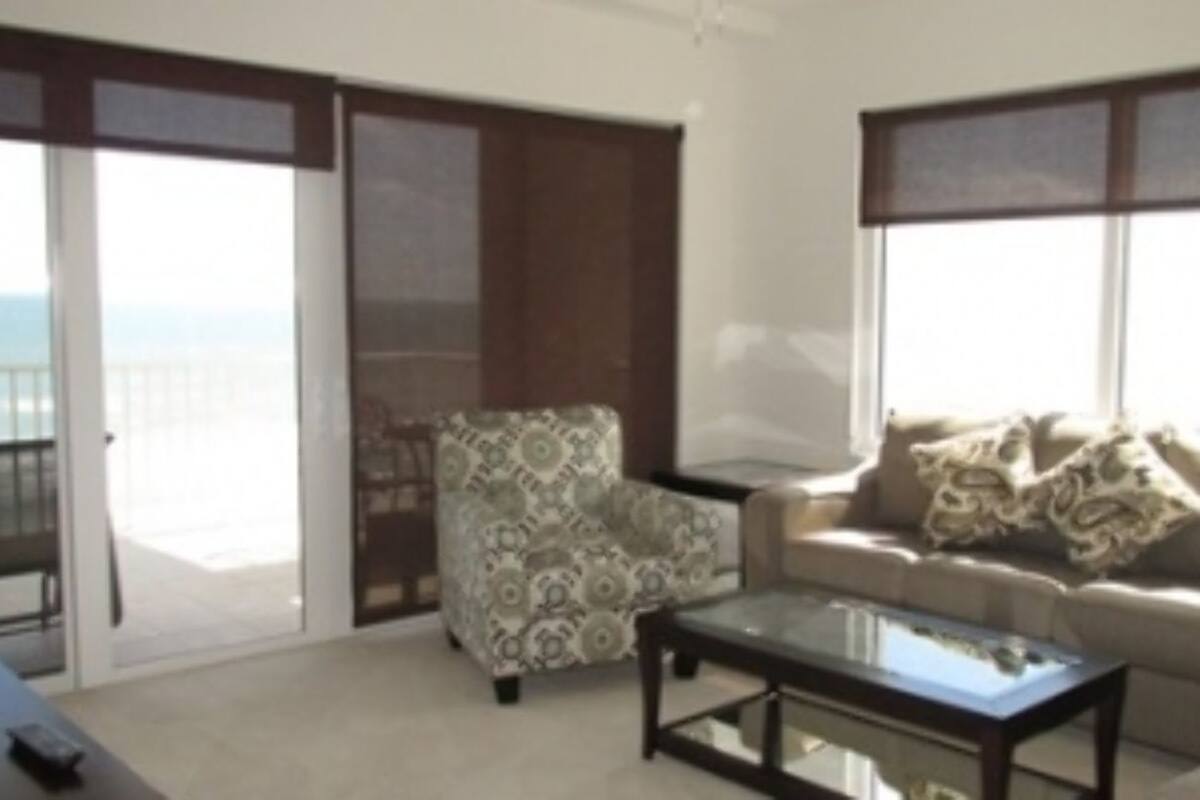 Standard Room | Living area | TV