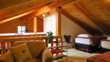 Standard Room | Living area | TV, DVD player