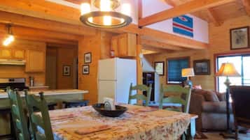 Standard Room | In-room dining