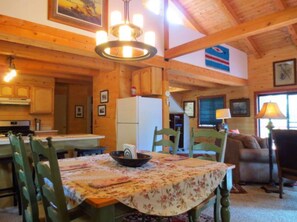 Standard Room | In-room dining - Mountain Getaway (Prescott)