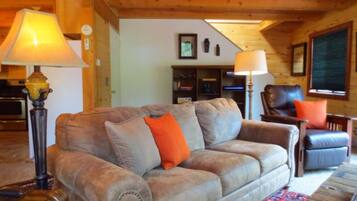 Standard Room | Living area | TV, DVD player