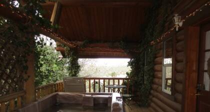 Log Cabin at Lynx Creek Farm