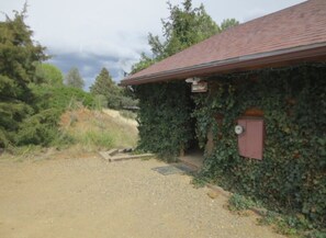 Exterior - Log Cabin at Lynx Creek Farm (Prescott)