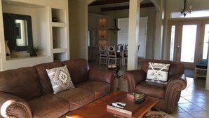 Standard Room | Living area - Laughlin Bullhead Home & Pool (Bullhead City)