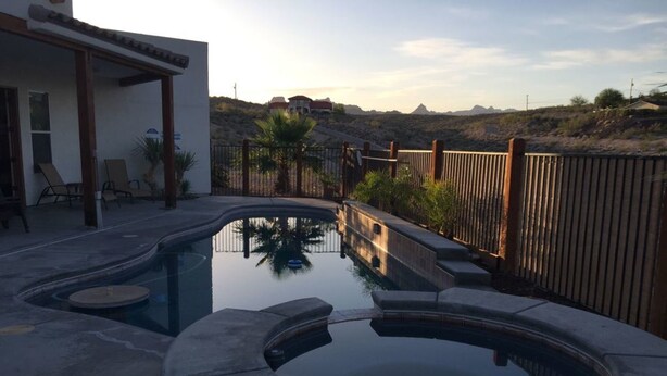 Outdoor pool - Laughlin Bullhead Home & Pool (Bullhead City)